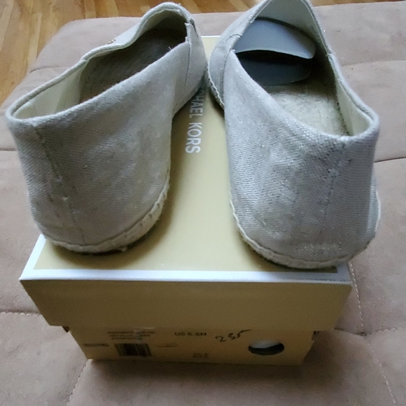 Shoes - Picture 4 of 6